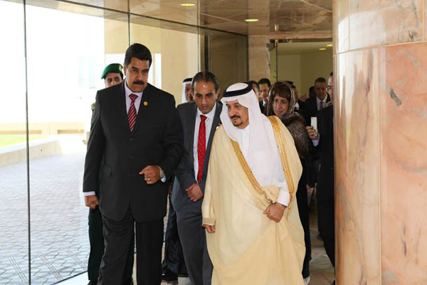 La visita del jefe de Estado al primer país exportador de petróleo en el mundo forma parte de la agenda del Gobierno nacional en defensa de los precios del crudo.