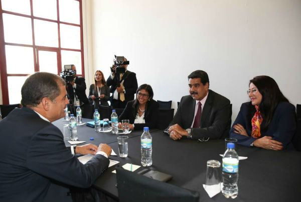 El jefe de Estado venezolano visitó la Asamblea Nacional de Ecuador en donde recordó la memoria del Comandante Hugo Chávez