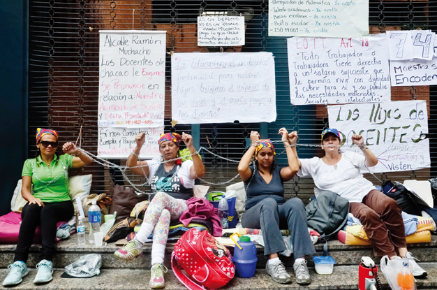 Los profesionales de la educación exigen al alcalde Ramón Muchacho ajuste de sueldos y pago de bonos