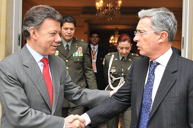 El presidente de Colombia, Juan Manuel Santos y Álvaro Uribe