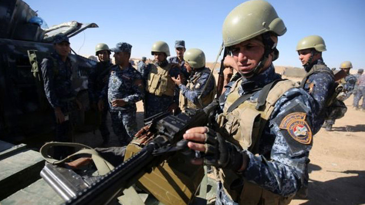 Soldados perteneciente a una unidad élite del ejercito iraquí se aprestan a iniciar la liberación de la ciudad de Mósul