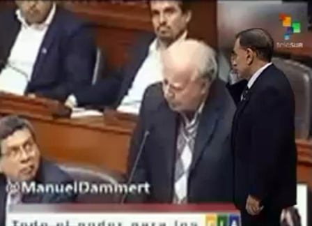 Walter mostró el discurso del congresista peruano Manuel Dammert en relación a las mentiras que se dicen sobre la situación venezolana.