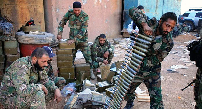 Militares sirios preparándose para iniciar una vasta ofensiva sobre reducto yihadista