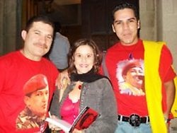 Ricardo Moreno y su Asociación Simón Bolívar organizaron la presentación en Los Angeles del libro de Eva Golinger Chávez vs. Bush en 2007