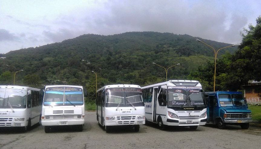 Unas ocho unidades de transporte público fueron retenidas por estudiantes de la Universidad  de Los Andes (ULA), en Mérida, como medida de presión para con los conductores que los discriminan, a pesar de los acuerdos suscritos el pasado viernes.
