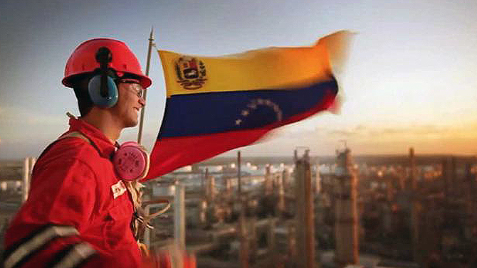 Chávez dijo: "La Opep le dice al mundo, desde Caracas, que seguimos comprometidos en el suministro, en el flujo de petróleo adecuado, oportuno y seguro al mercado mundial"
