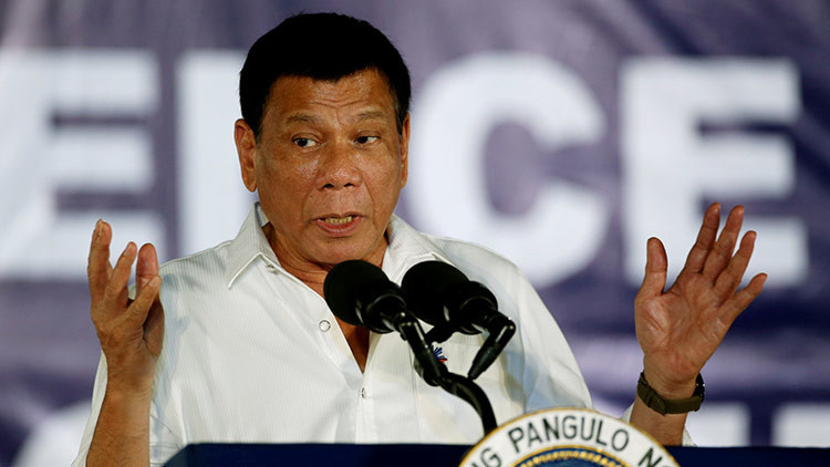 Esta semana, Duterte también amenazó con quemar la ONU después de que la organización criticara los métodos del mandatario contra los sospechosos de narcotráfico.