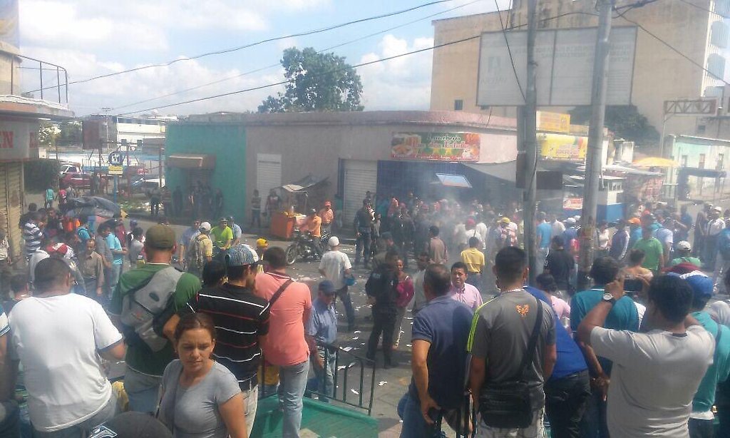 Protestas en Valera, estado Trujillo ante la imposibilidad de cambiar billetes de 100