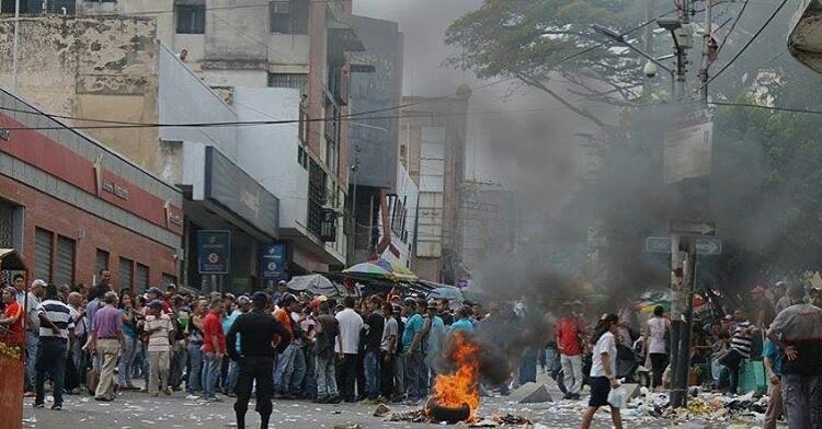 Protestas en Valera, estado Trujillo ante la imposibilidad de cambiar billetes de 100