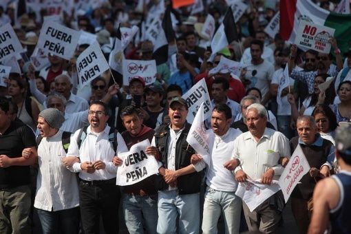 Cada día se unen más mexicanos a las protestas por el alza de la gasolina