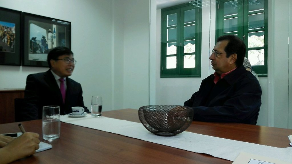 El ministro Adán Chávez y Zhao Bentang, Embajador de la RPChina.