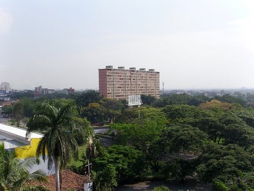 Se trata del llamado bloque 8 del complejo residencial conocido como 23 de Enero, en Caracas que no está pues se encuentra en Cali - Colombia.
