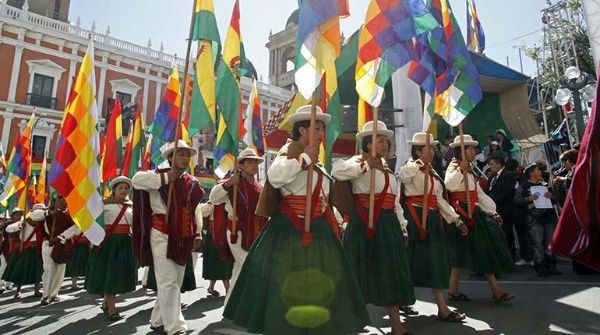 Un colorido desfile de organizaciones sociales se espera este domingo en Bolivia.
