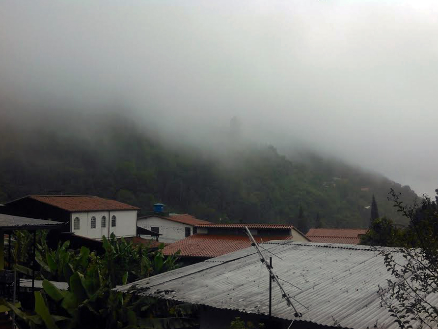 Imágen de hace minutos. Intenso frío con neblina y llovizna se registra durante la primera quincena de Enero en zonas del estado Mérida.