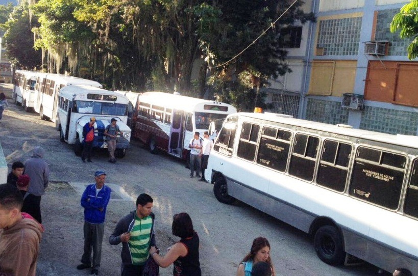 Unidades del transporte de Mérida  secuestradas en terrenos de la municipalidad, quién responde por las personas a pie?