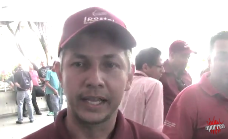 Yorman Muñoz trabajador de Ipostel: Nosotros somos trabajadores, estamos 100% con la Revolución, nosotros lo que pretendemos aquí es que el ministro nos escuche, nos reciba, allá en el despacho o aquí, donde el quiera, para hacer de su conocimiento sobre una situación que se está presentando en el Instituto