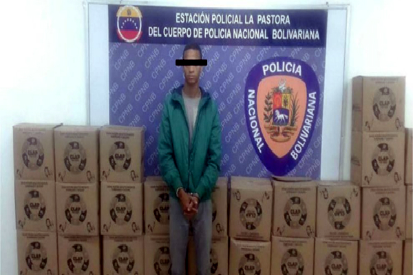 La captura se llevó a cabo en una vivienda en la calle El Carmen en El Manicomio, parroquia La Pastora. El hombre fue identificado Diego Rafael Morales Guzmán, de 24 años.