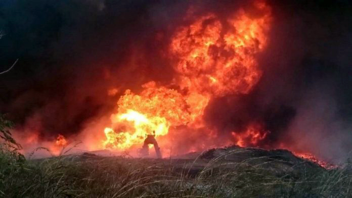 Explosión de oleoducto causó descomunal  incendio y pánico