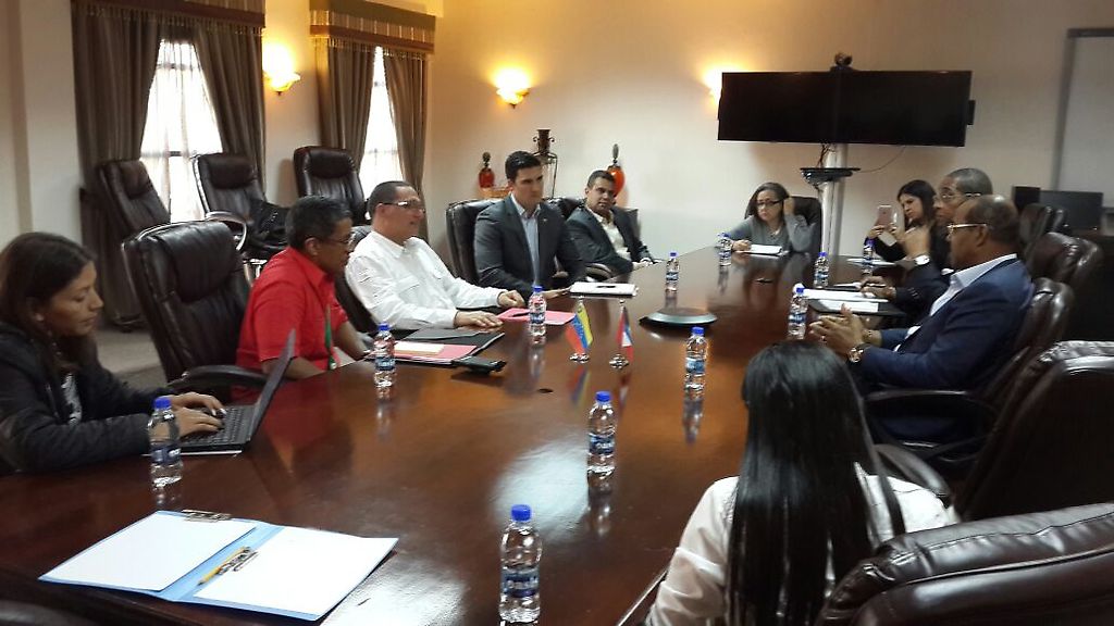 Reunión de trabajo con autoridades de Antigua y Bermuda
