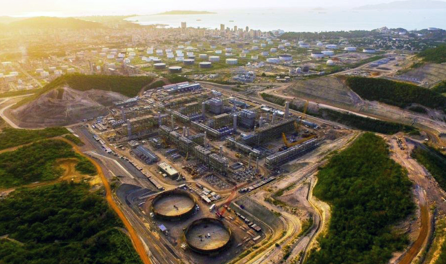 La nueva refinería de Puerto La Cruz, está considerada como el mayor proyecto de ingeniería de las Américas.