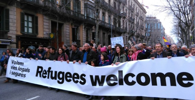Manifestantes en solidaridad con los refugiados.