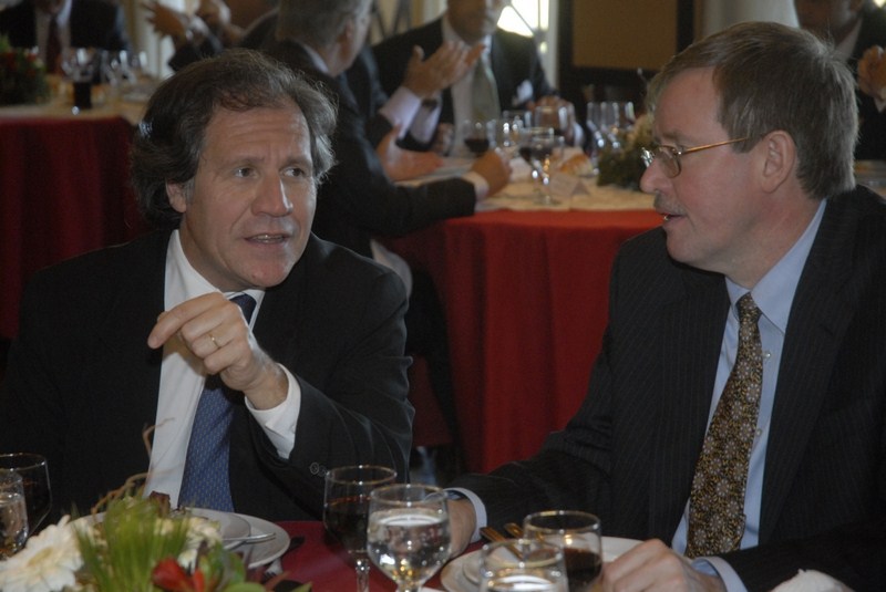 2010 el canciller de Uruguay Luis Almagro con el embajador de EEUU en ese país.