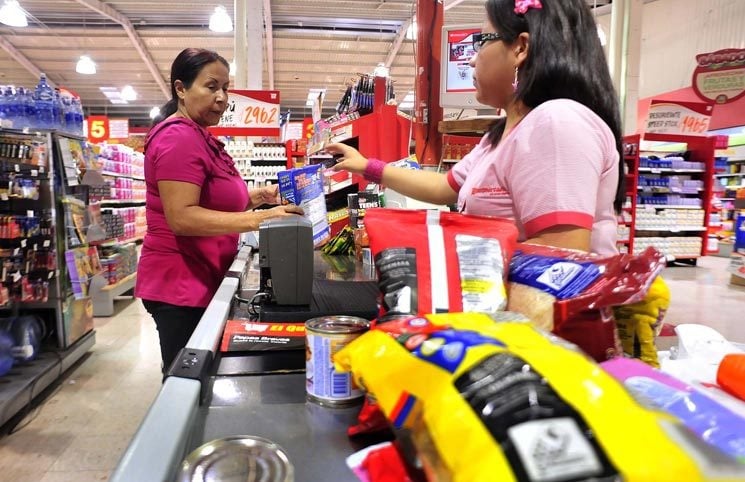 Resultado de imagen para Venezolanos necesitan 61.495 bolívares diarios para comprar comida