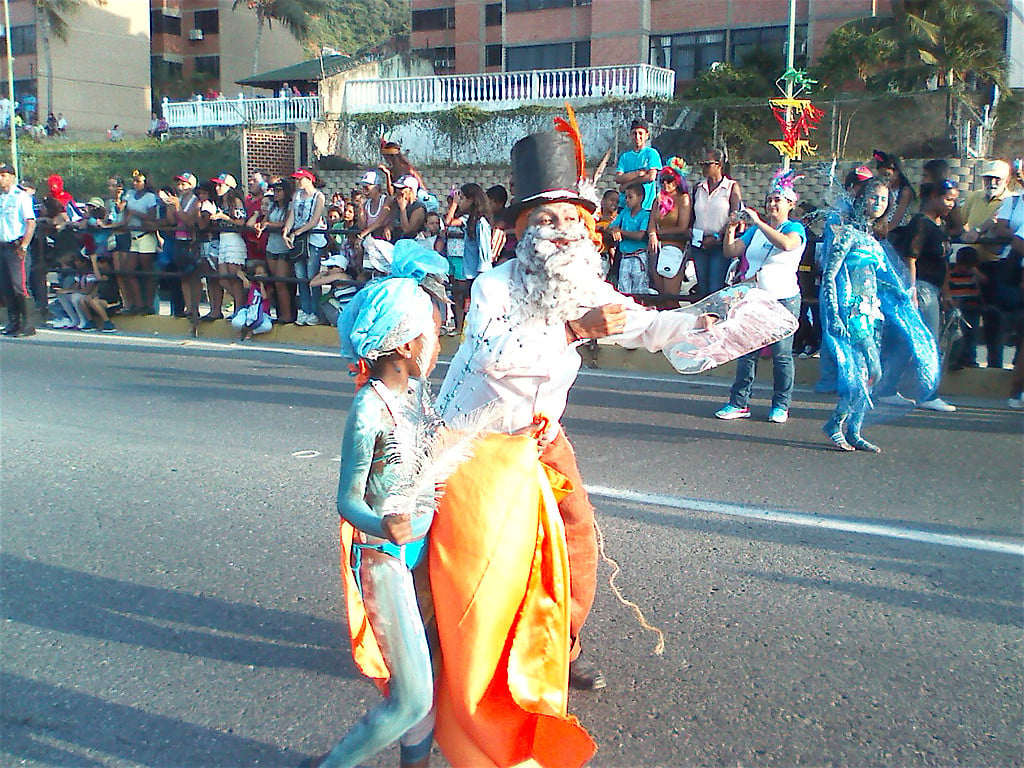 Carnavales escolares en Vargas, desfile  en Camurí Chico
