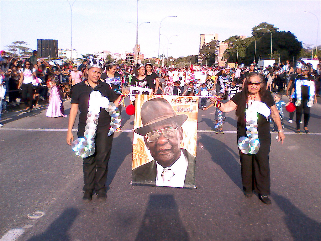 Desfile con la imagen de uno de los personajes más importantes de la cultura varguense, Cruz Felipe Iriarte