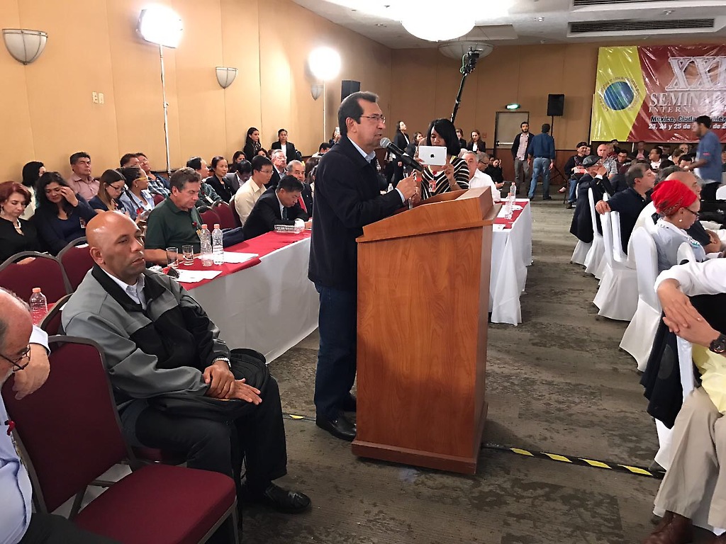Adán Chávez en el seminario del Partido del Trabajo de México