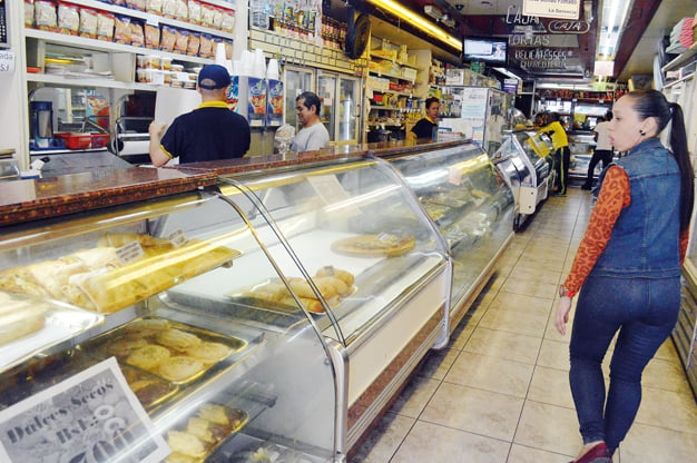 Francisco Soares, propietario de la Panadería y Pastelería Jesús, ubicada en la avenida San Martín, declaró que la medida anunciada por el Gobierno Nacional es “oportuna y necesaria”.