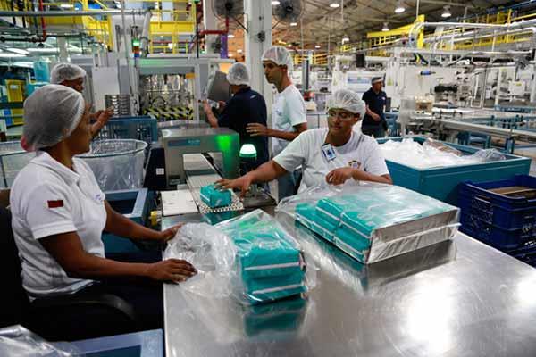 Trabajadores recuperaron cinco líneas productivas para la fabricación de pañales, toallas sanitarias y papel higiénico.
