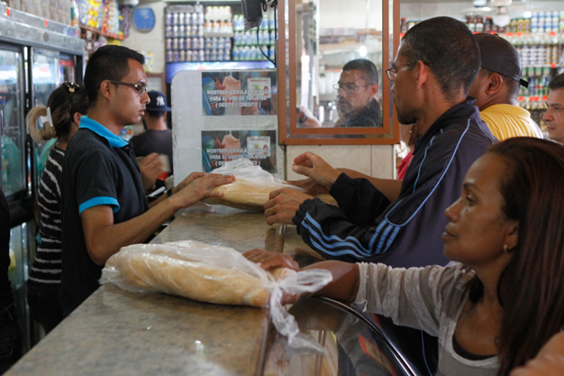 En la parroquia Sucre el Plan 700 ha permitido la producción y venta del producto en las panaderías de la zona de manera permanente.
