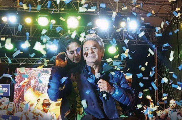 El candidato Lenín Moreno Garcés del partido de Alianza PAIS  se proclama presidente de Ecuador con el 96% de actas escrutadas.