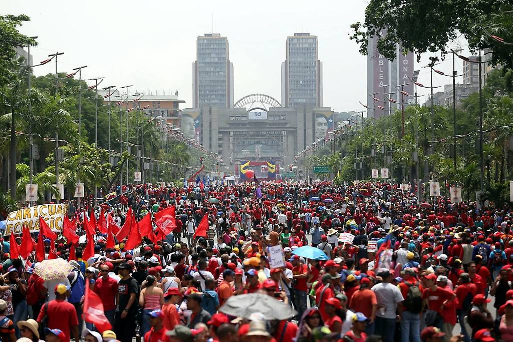 Concentración en la Av Bolívar de Caracas en apoyo a Maduro.