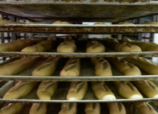 Las panaderías sin supervisión vuelven  a hacer de las suyas, sacan el pan pocas veces al día