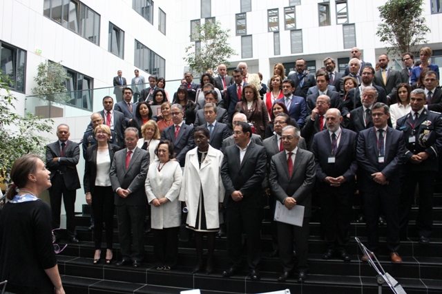 Miembros de la Asociación Iberoamericana de Ministerios Públicos. De segunda a la izquierda en primera fila, la Fiscal General de la República Bolivariana de Venezuela, Luísa Ortega Díaz