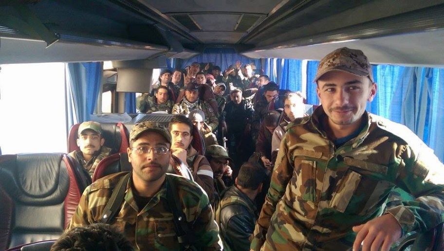 Refuerzos militares sirios viajan rumbo a la provincia de Hama para incorporarse a la lucha antiterrorista.