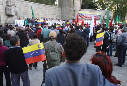 Cientos de personas manifestaron su apoyo al presidente de Venezuela, Nicolás Maduro, durante un mitin realizado en el Monumento a la Madre