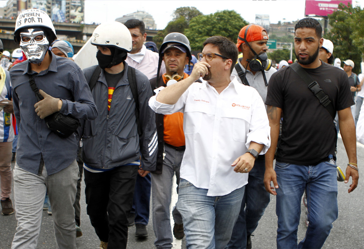 El diputado de la AN-VP, Freddy Guevara, empleando su inmunidad parlamentaria, para dirigir su propia “fuerza de choque” en el Este de Caracas.