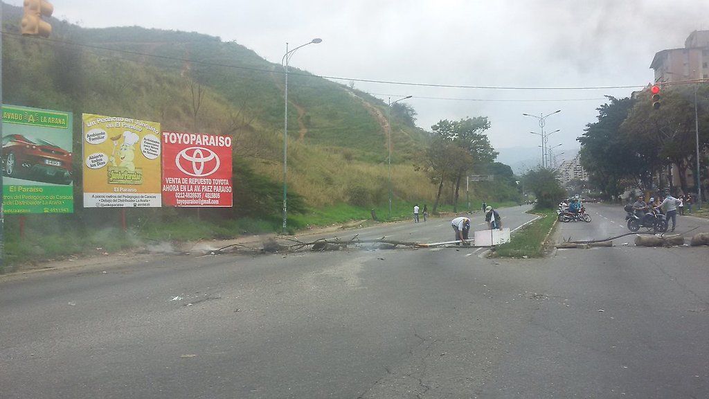 Guarimbas atentan contra  conductores y pasajeros en Montalbán