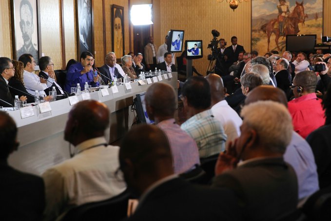 El presidente Maduro en el encuentro con la Red de Intelectuales en Defensa de la Humanidad y de la Paz en la Casa Amarilla, en el centro de Caracas