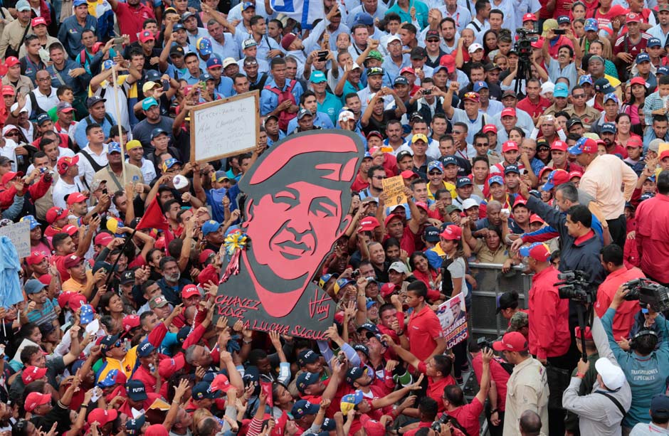 Con una Avenida Bolívar desbordada de pueblo, el presidente Maduro anunció una Asamblea Nacional Constituyente.