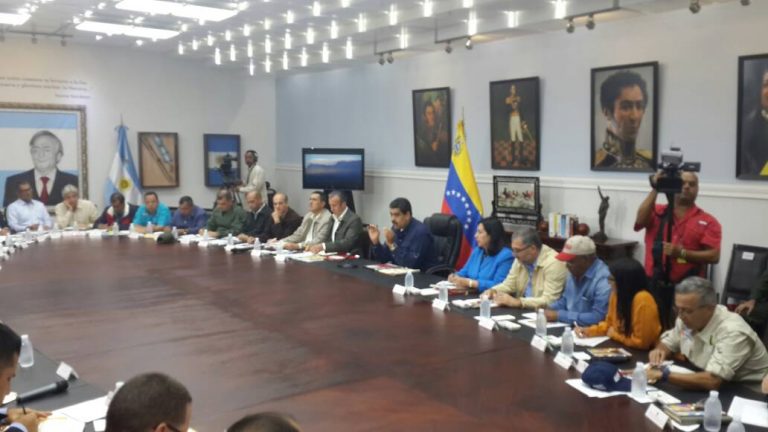 El presidente Maduro encabeza consejo de ministros en el Salón Néstor Kirchner del Palacio de Miraflores en Caracas