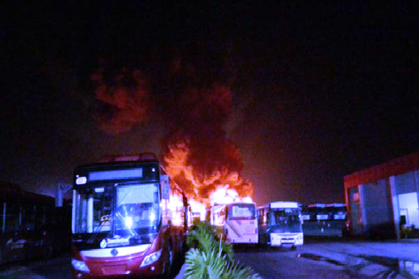 La empresa de autobuses fue víctima de las acciones de grupos terroristas, en horas de la madrugada de este lunes.