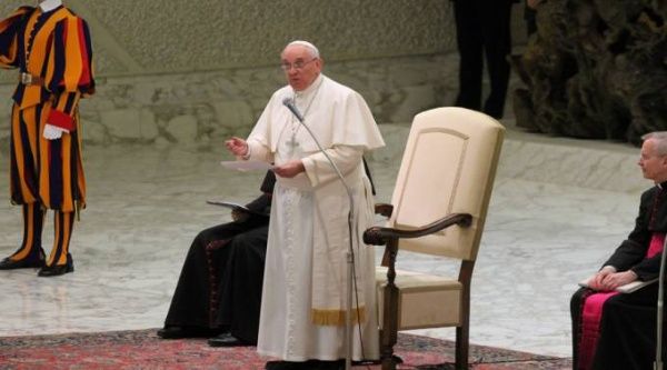 Papa advierte sobre crecimiento de cultura de "destrucción" en el mundo