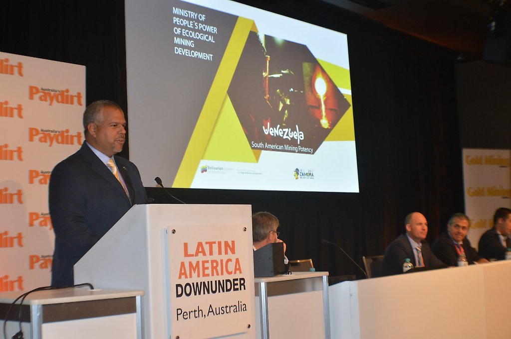 El viceministro de Exportación e Inversión Ecominera, Víctor Cano, en la conferencia América Latina Down Under, en la ciudad de Perth, Australia