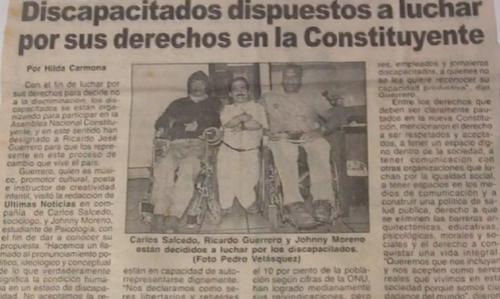 Ricardo Guerrero y Johnny Moreno mostraron recortes de periódicos del año 1999 cuando aspiraron a formar parte de la Asamblea Nacional Constituyente de ese año