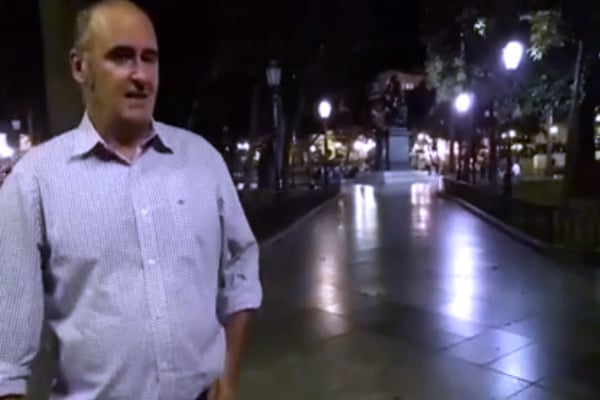 Agustín Otxotorena en la Plaza Bolívar de Caracas a las 9 de la noche