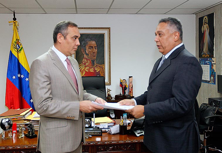 Magistrado Maikel Moreno, presidente del TSJ, recibe el recurso contra la Fiscal General de manos del diputado (PSUV) Pedro Carreño